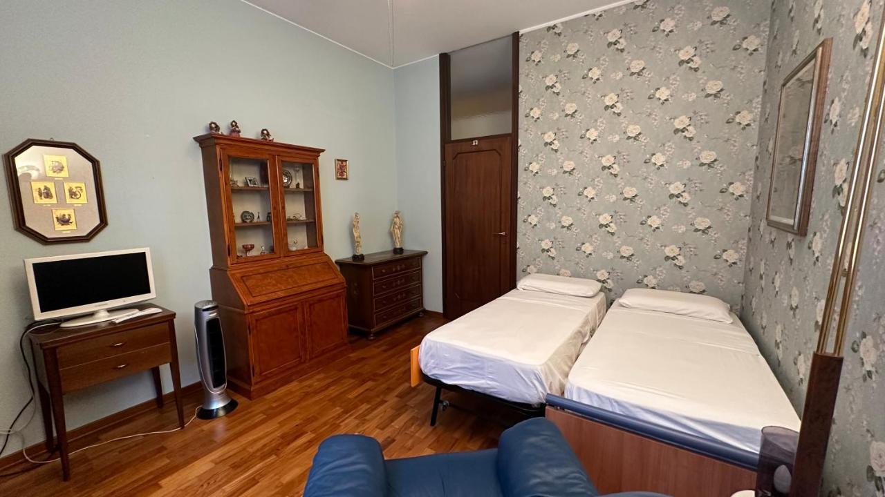Dehomes - Two Bedrooms, Terrace, Wi-Fi, Tram To Centre & Rho Fiera Milano Esterno foto